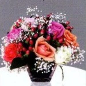 MIx Rose In Short Vase